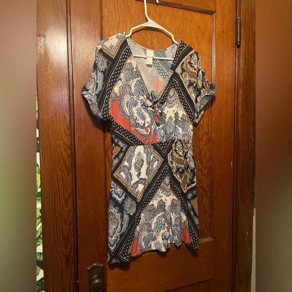 H&M Multicolor Handkerchief Scarf Paisley Tie V-Neck Short Sleeve Mini Dress 6 - Picture 1 of 4